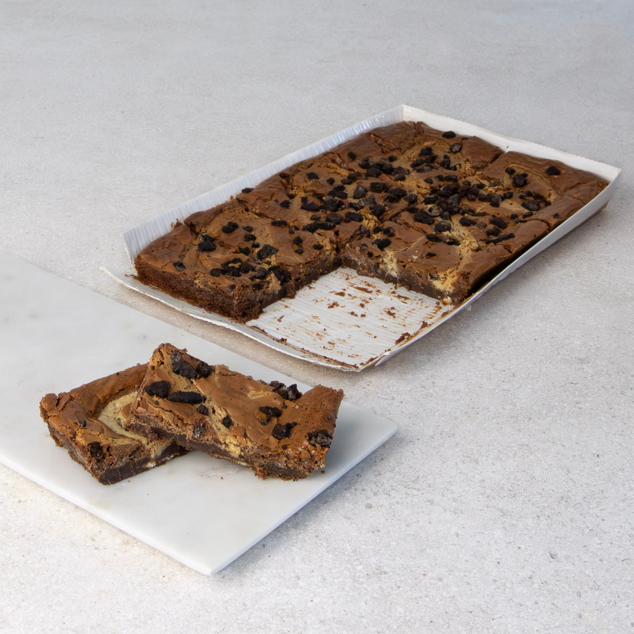 Large cookie & cream brownie tray