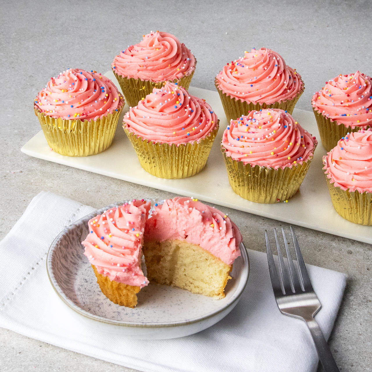 Plain sponge cupcake
without topper